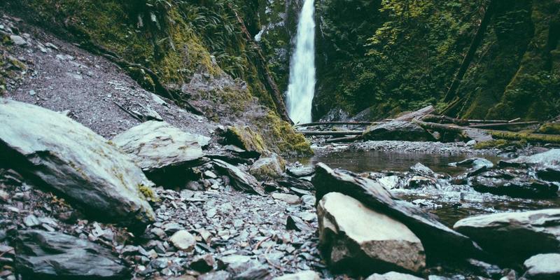 IPv6规模化部署：Web开发与网络安全的关键挑战与过渡技术详解